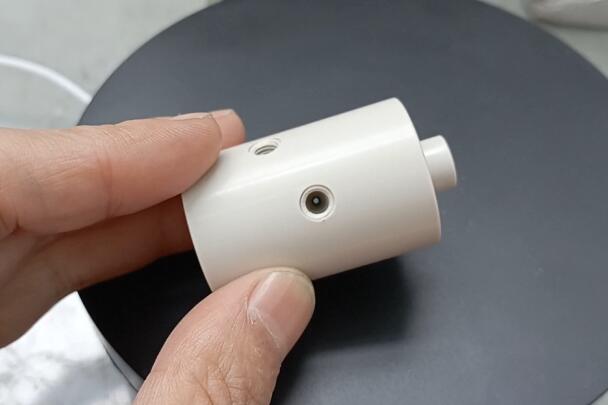 PEEK交叉孔去毛刺，斯曼克磨粒流解決方案！